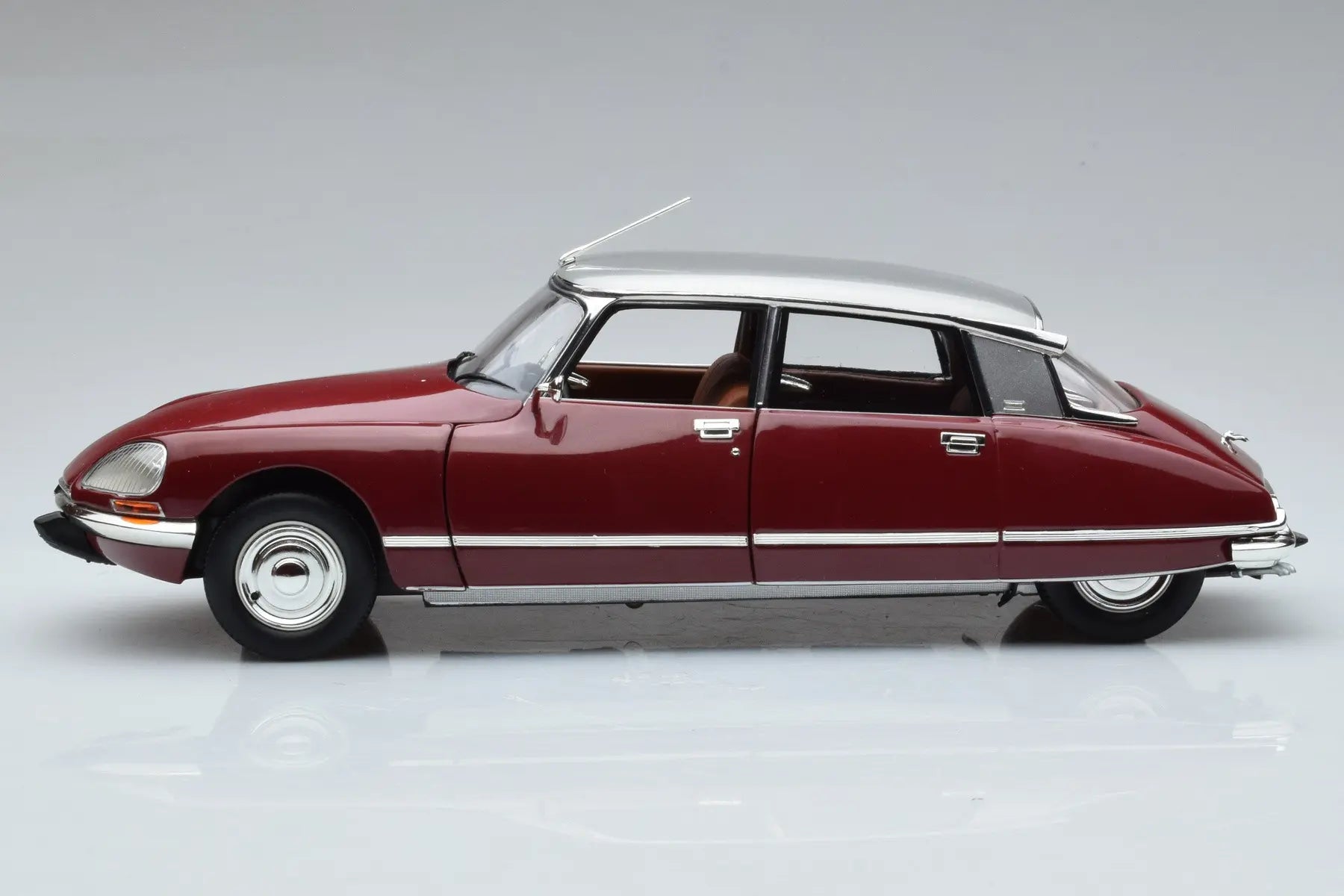 Norev 1:18 Citroen DS23 Pallas Red