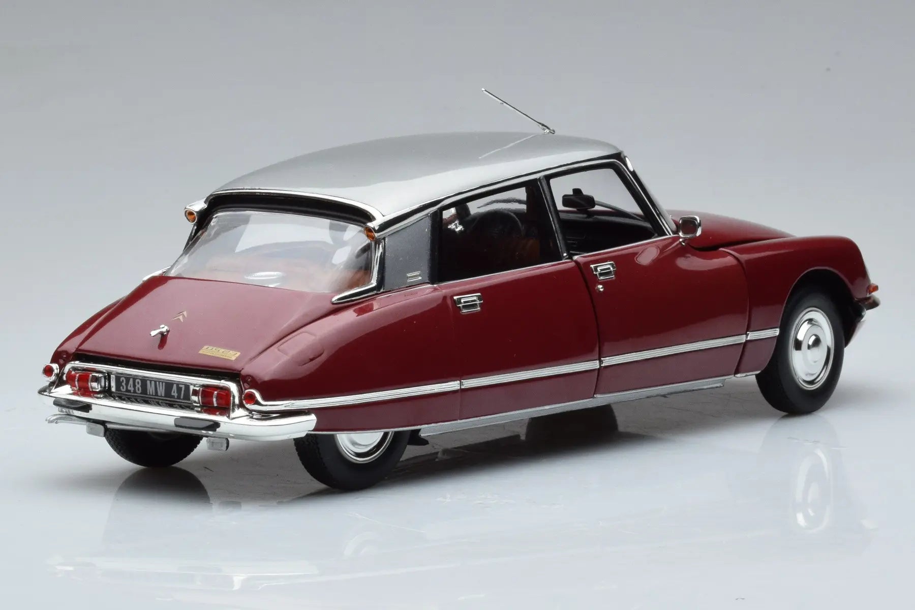 Norev 1:18 Citroen DS23 Pallas Red