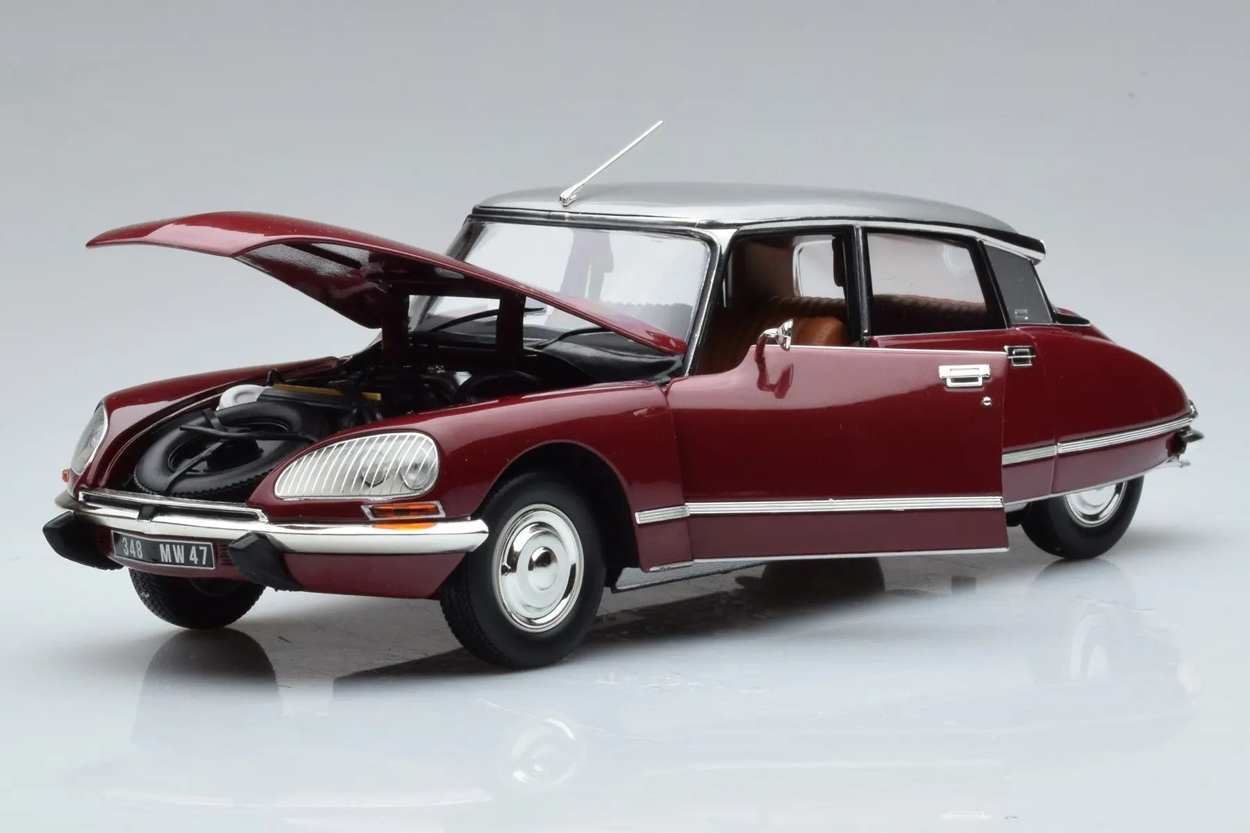 Norev 1:18 Citroen DS23 Pallas Red