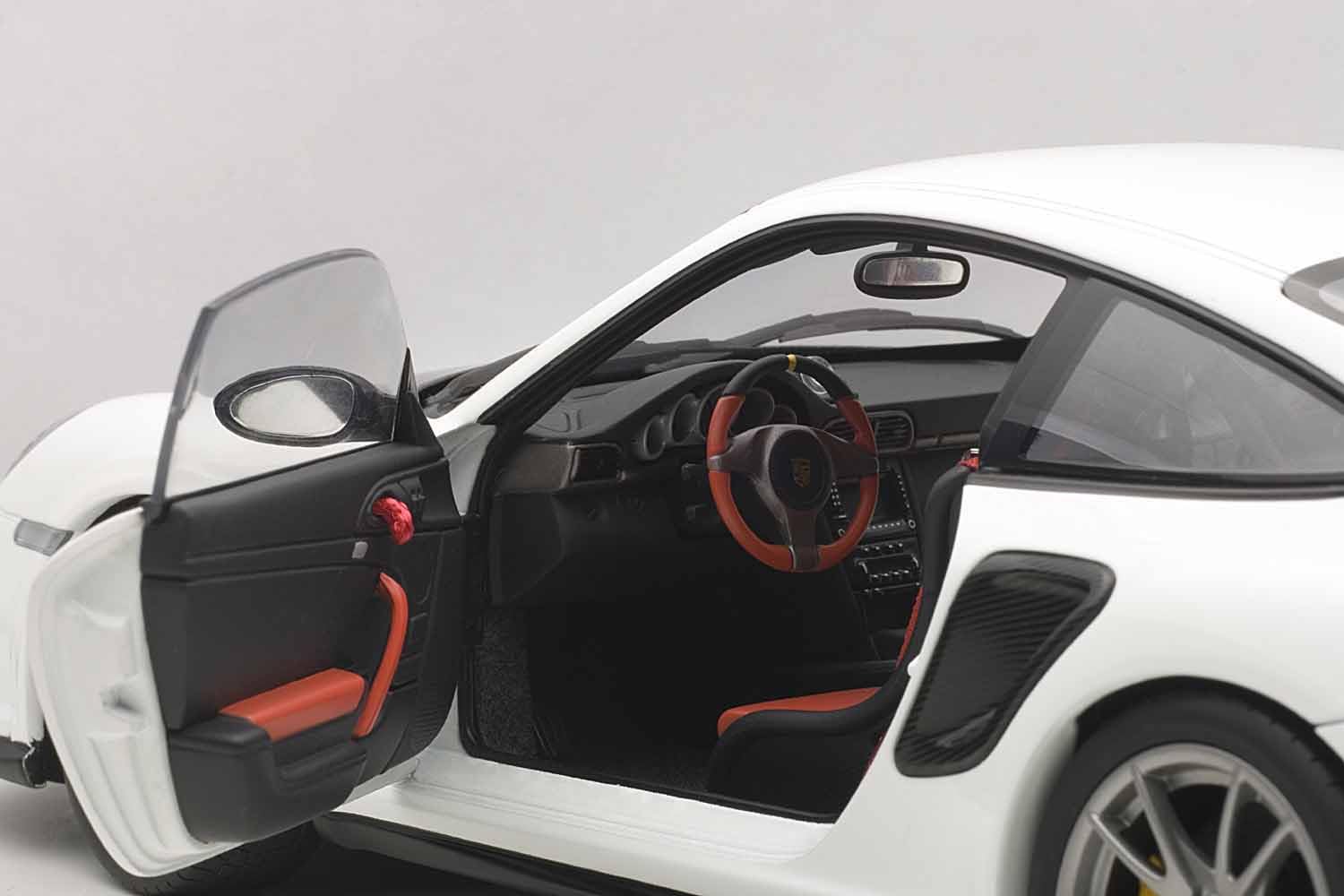 AUTOart 1:18 PORSCHE 911(997) GT2 RS (WHITE)