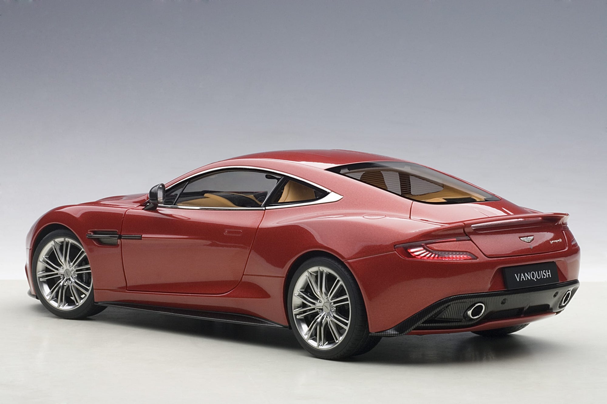 Autoart 1:18 Aston Martin Vanquish 2015