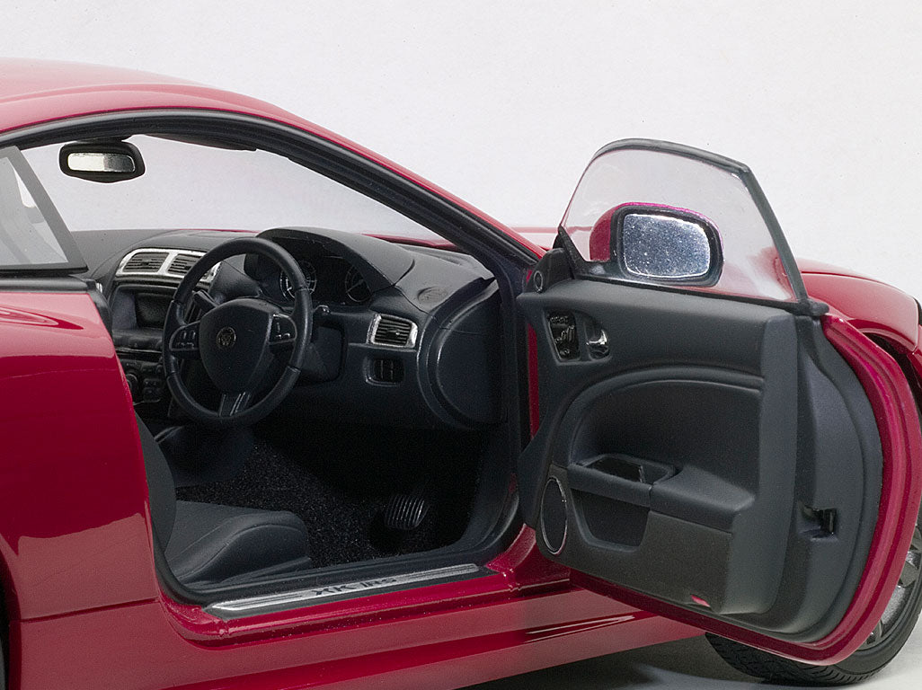 AutoArt 1:18 Jaguar XKR-S 2011