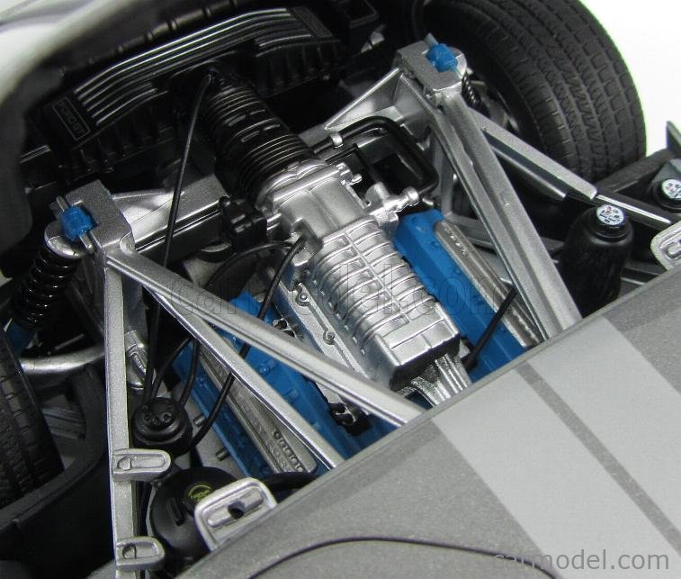 AUTOART 1:18 - FORD USA - GT 2004 - WITH WHITE STRIPES