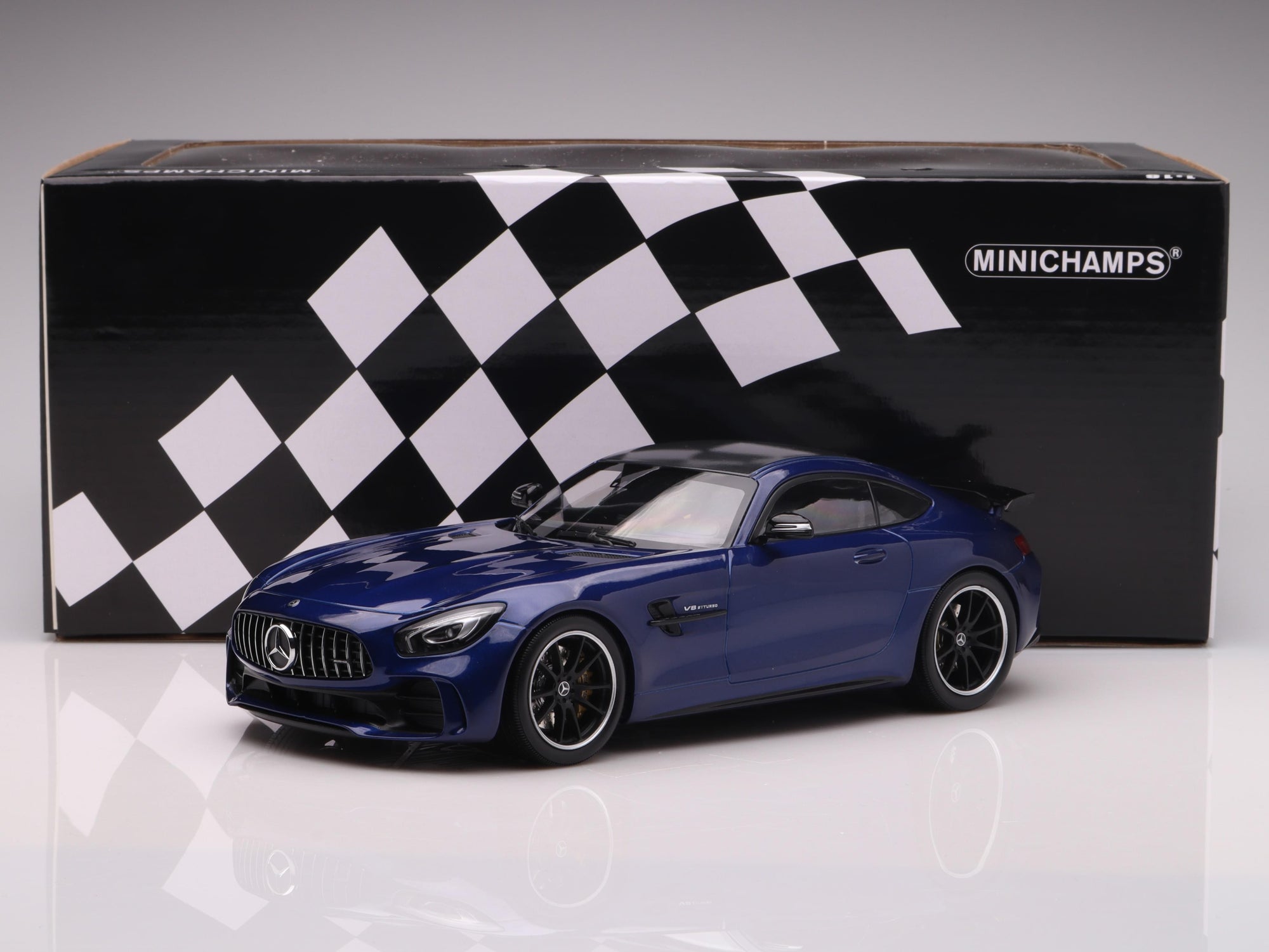 Minichamps 1:18 Mercedes-Benz AMG GT-R – 2017, blue