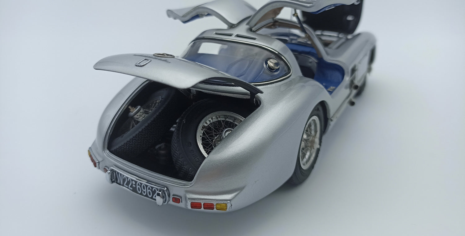 CMC 1:18 Mercedes-Benz 300 SLR Coupé, 1955, blue interior