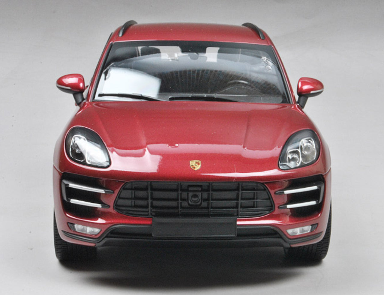 Minichamps 1:18  Porsche Macan Turbo (Red)  Limited 1002
