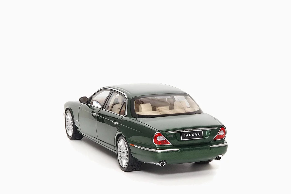 Almost Real 1:18 Jaguar XJ6 (X350) Racing Green