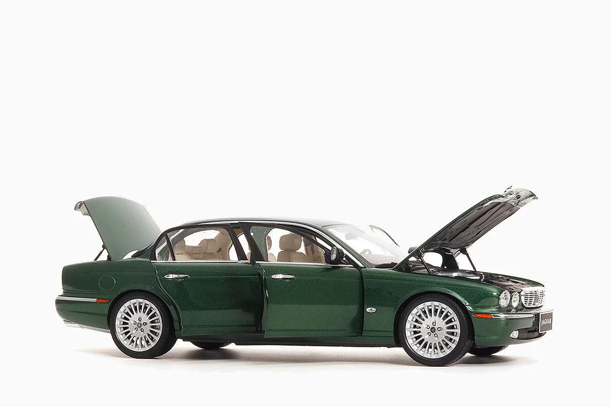 Almost Real 1:18 Jaguar XJ6 (X350) Racing Green