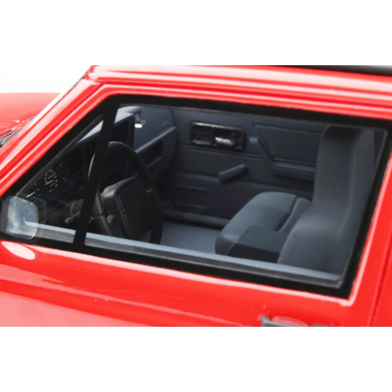 Ottomobile 1:18 Jeep Cherokee 2,5 EFI Flame Red 1995