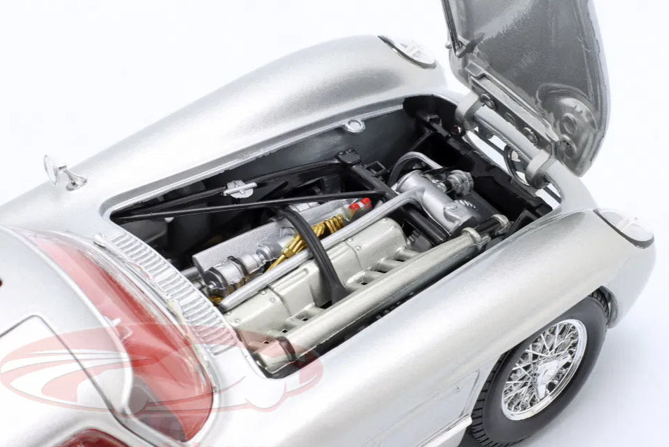 Maisto 1:18 Mercedes-Benz 300 SLR Uhlenhaut Coupe silver