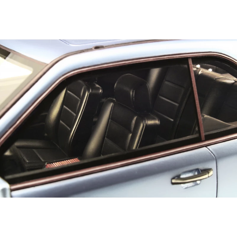 Ottomobile 1:18 Mercedes-Benz E320 (C124) Coupe Pearl Blue 1987