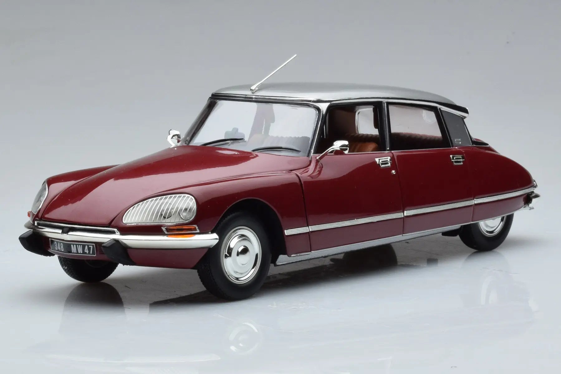 Norev 1:18 Citroen DS23 Pallas Red
