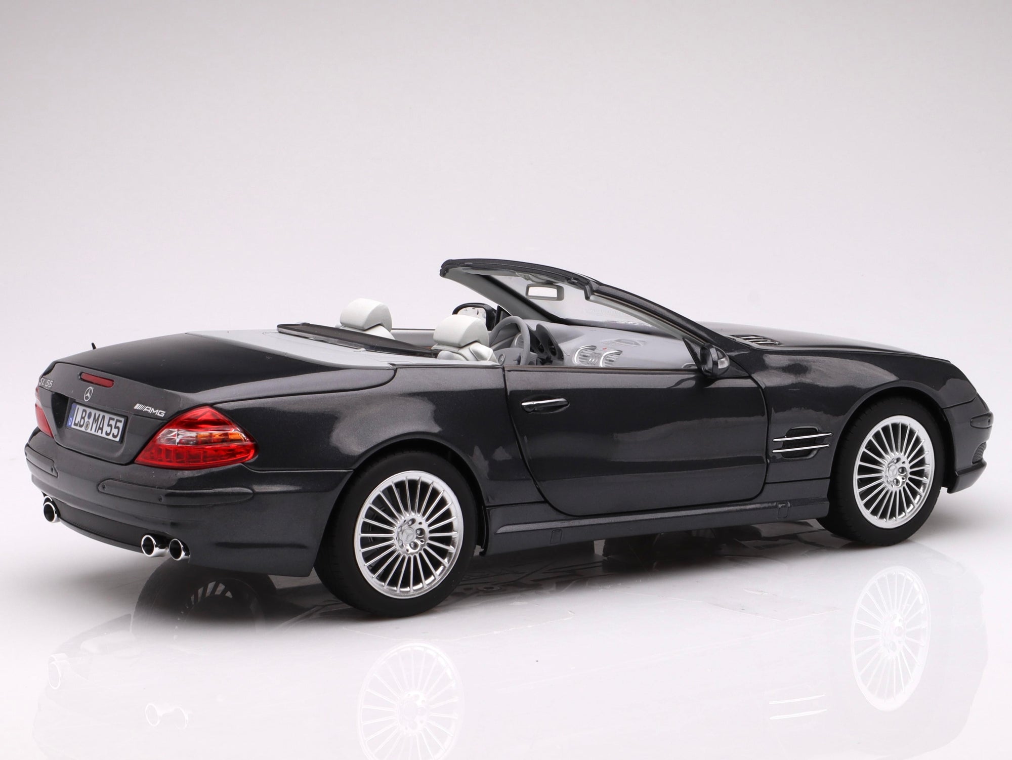 Norev 1:18 Mercedes SL 55 AMG (R230), black metallic with removable roof Dealer Edition