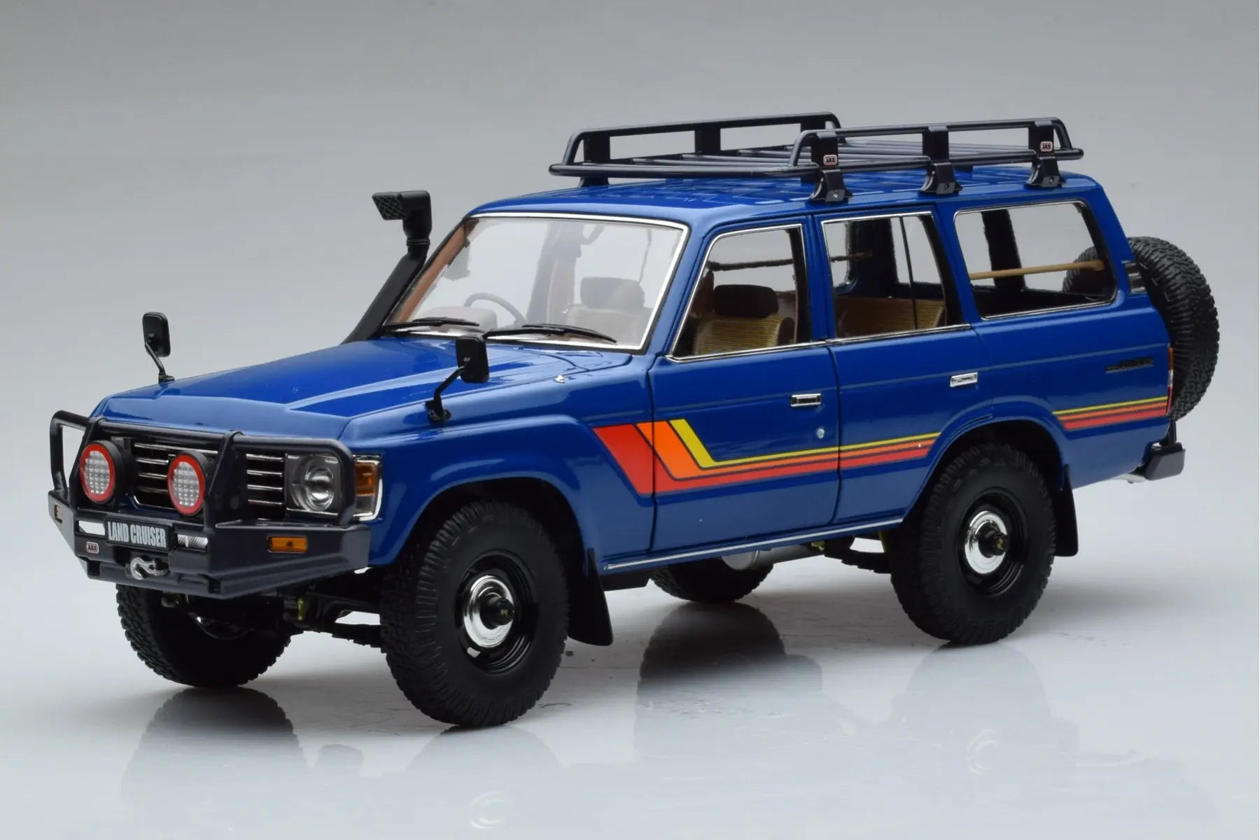Kyosho 1:18 Toyota Land Cruiser 60 Blue With Optional Parts