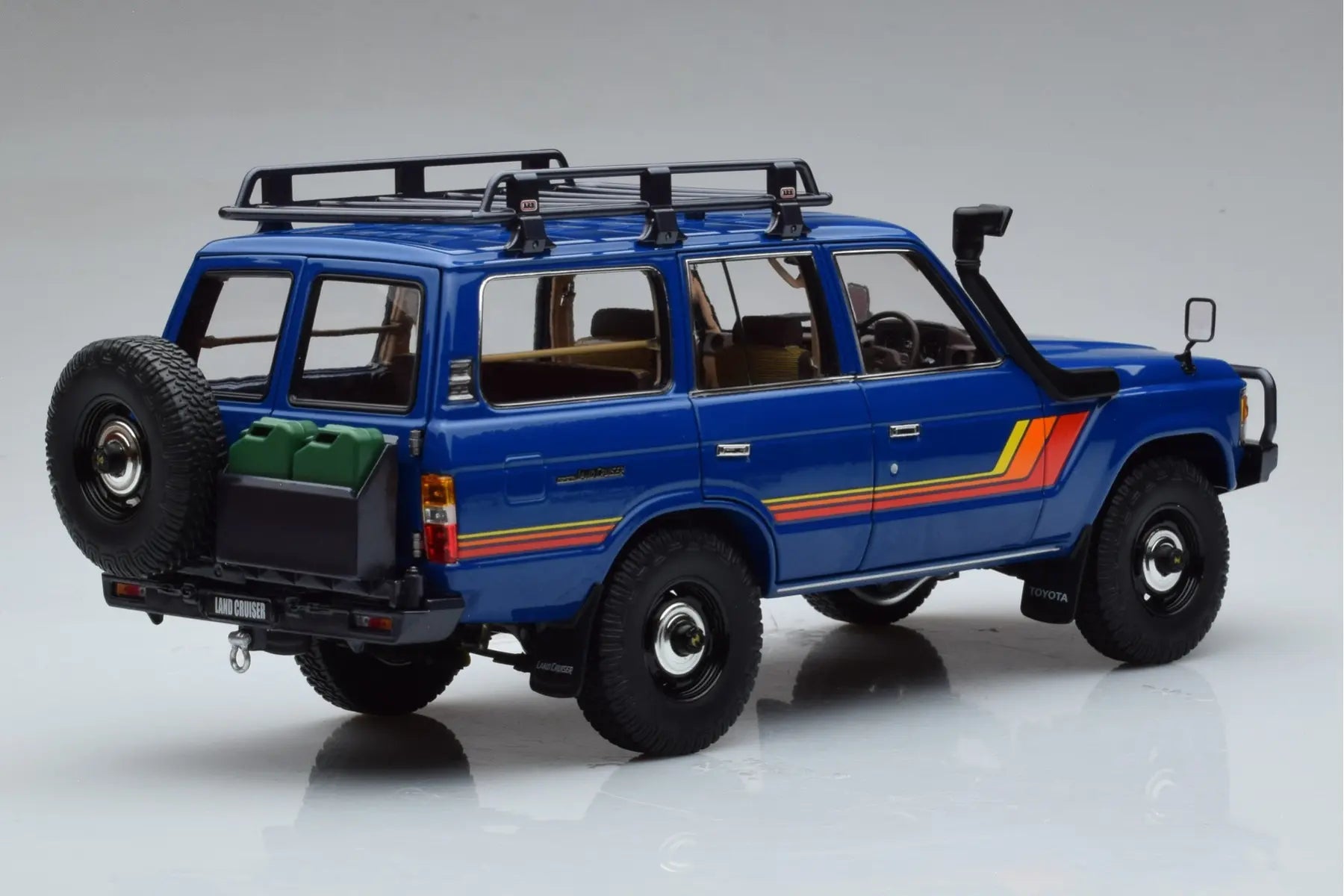 Kyosho 1:18 Toyota Land Cruiser 60 Blue With Optional Parts