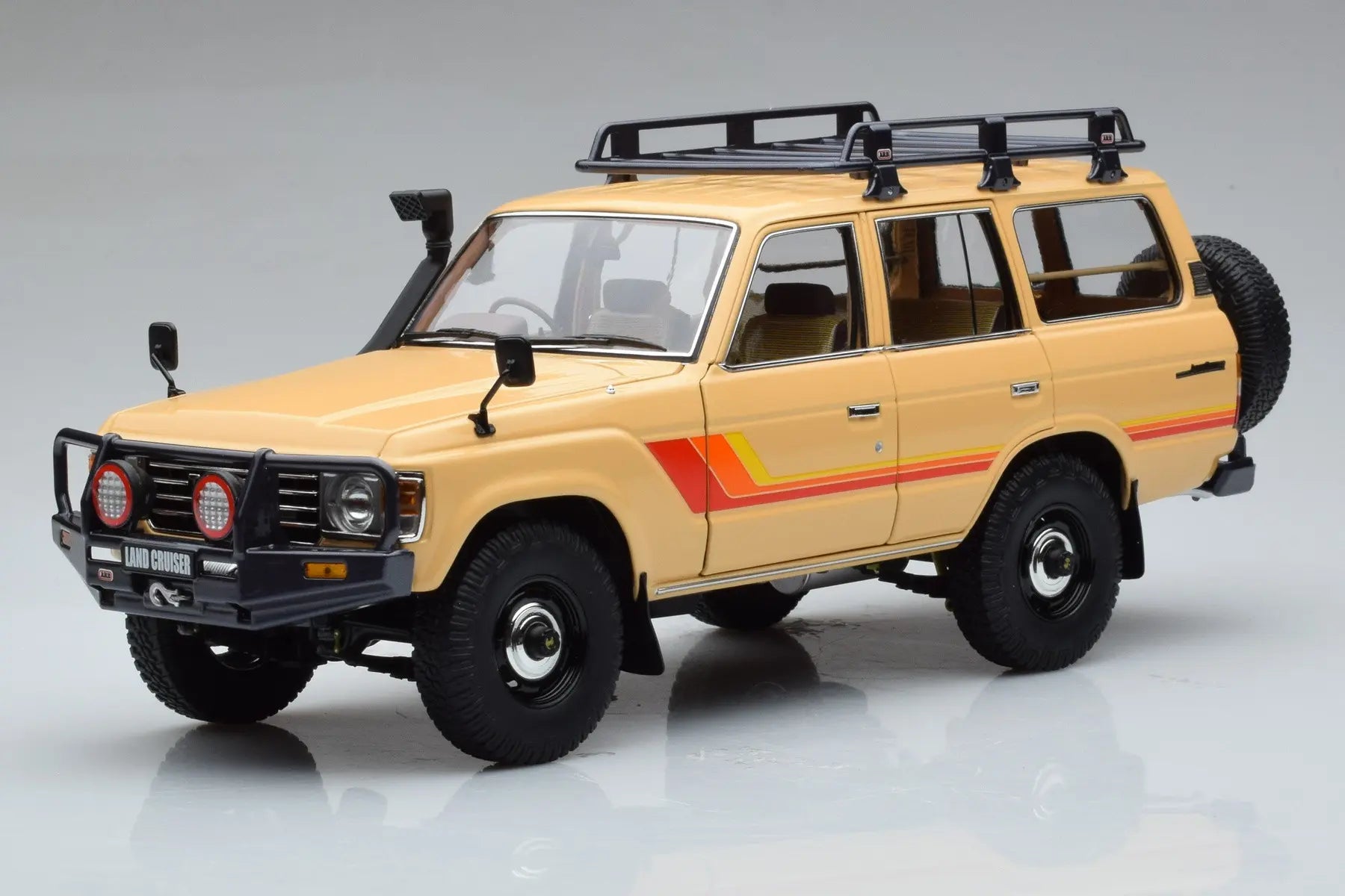 Kyosho 1:18 Toyota Land Cruiser 60 Beige With Optional Parts