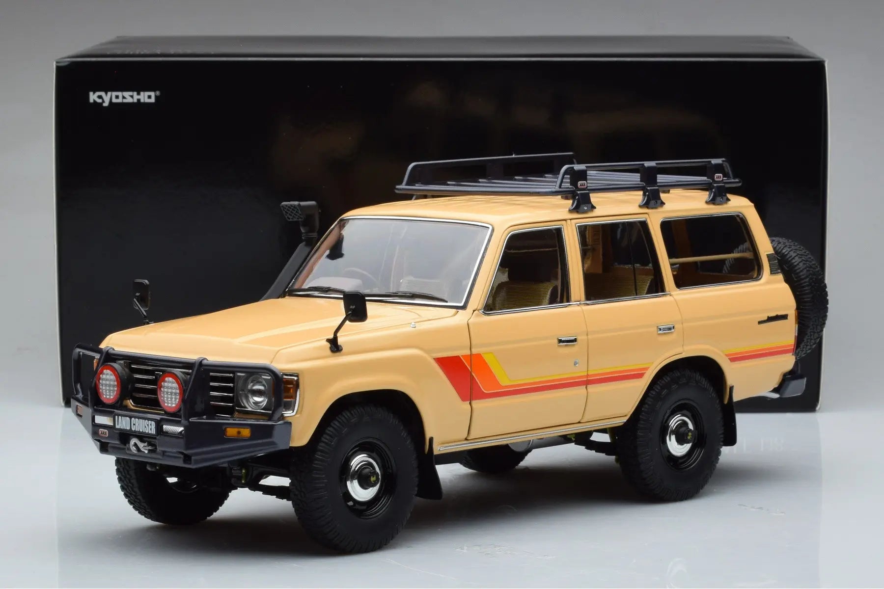 Kyosho 1:18 Toyota Land Cruiser 60 Beige With Optional Parts