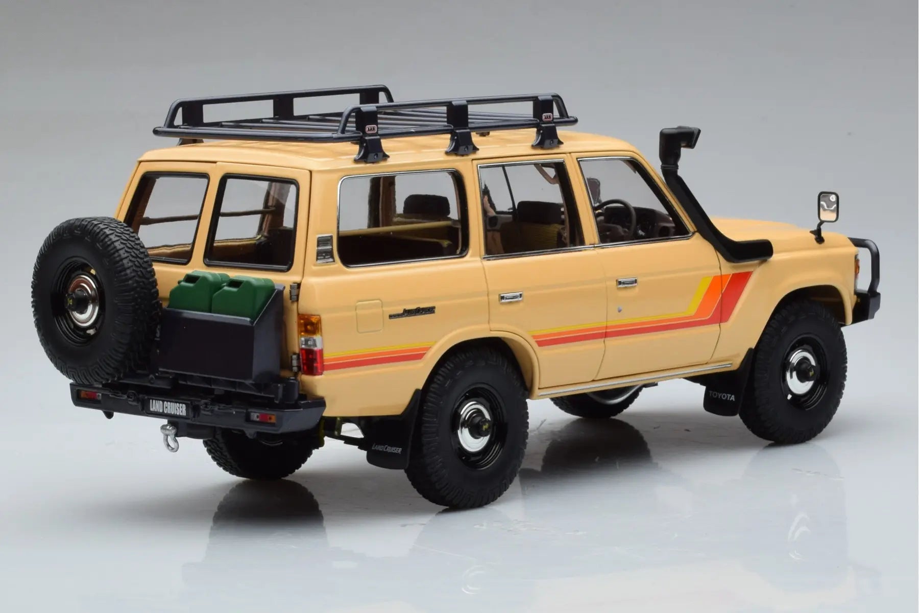 Kyosho 1:18 Toyota Land Cruiser 60 Beige With Optional Parts