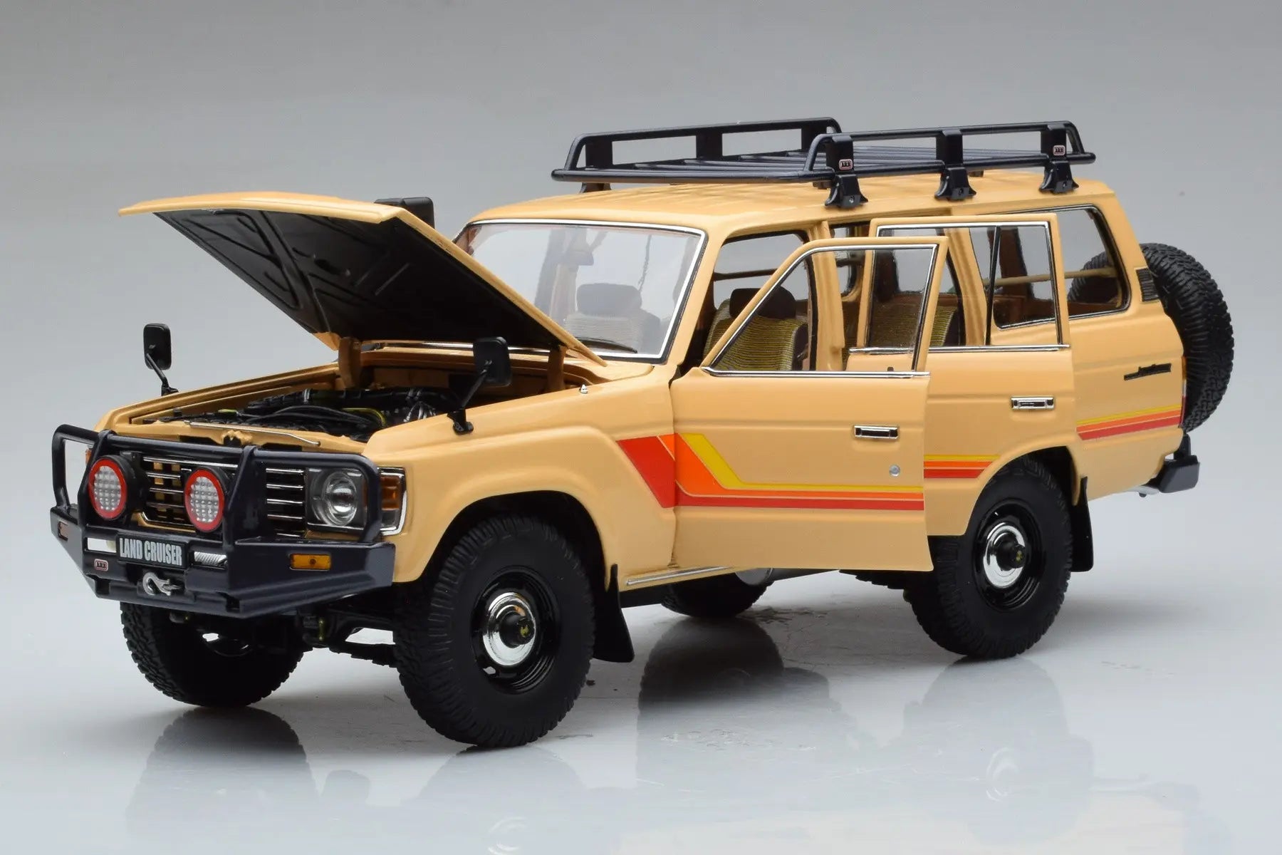 Kyosho 1:18 Toyota Land Cruiser 60 Beige With Optional Parts