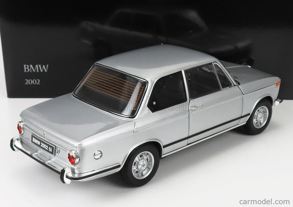 Kyosho 1:18 BMW 2002 tii 1972 silver