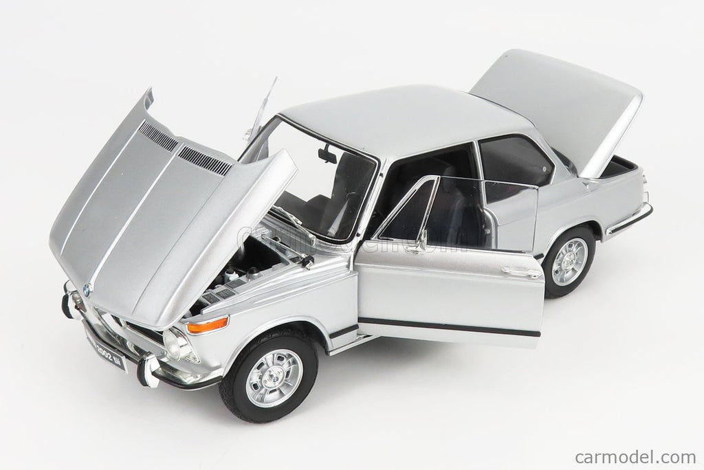 Kyosho 1:18 BMW 2002 tii 1972 silver