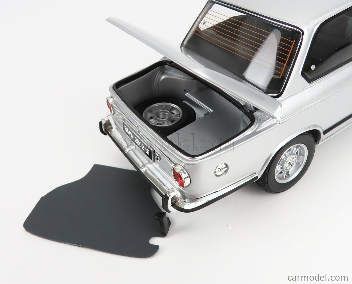 Kyosho 1:18 BMW 2002 tii 1972 silver