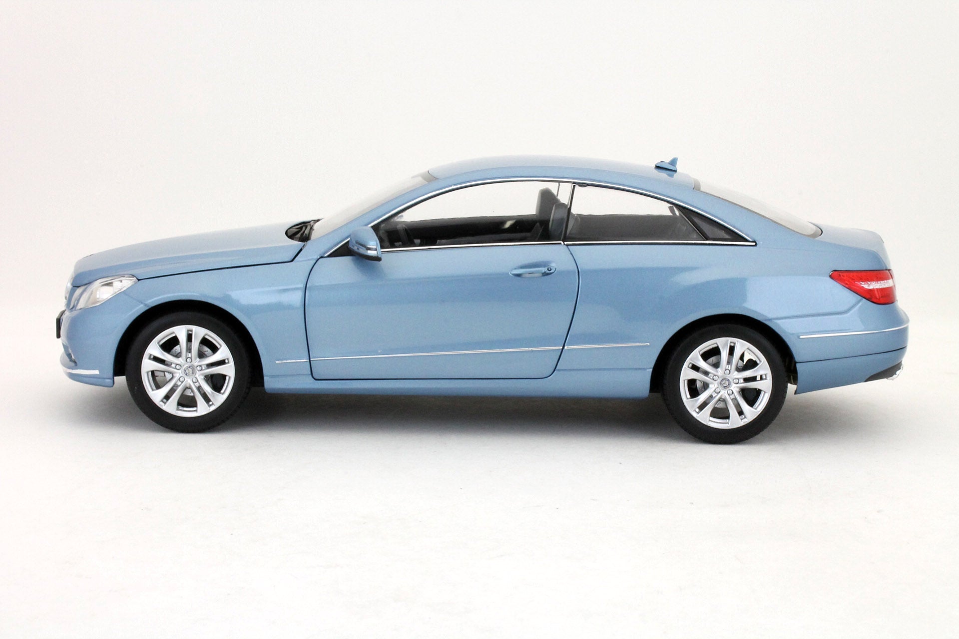 Norev 1:18 Mercedes-Benz E-Class Coupe 2009 Blue metallic