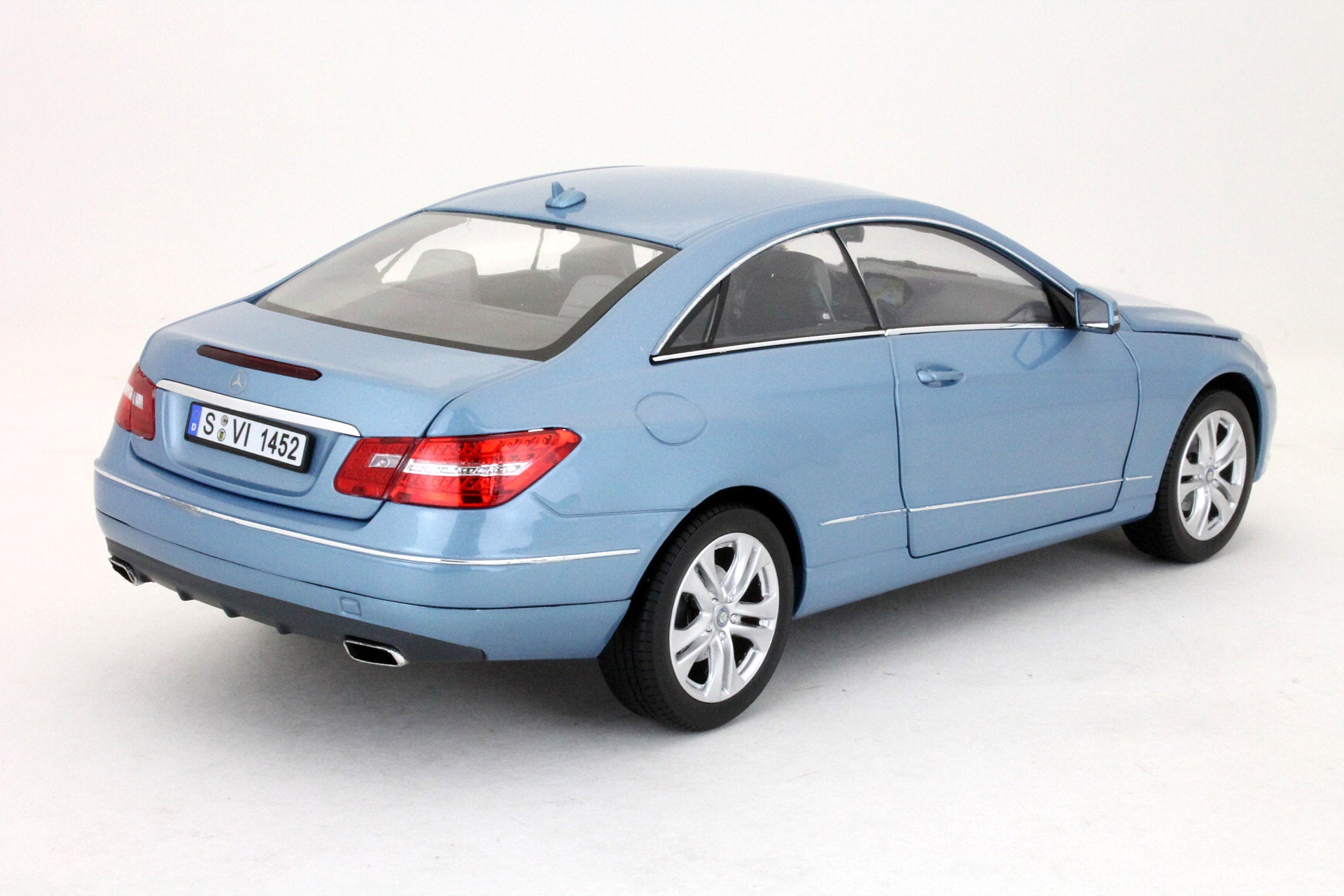 Norev 1:18 Mercedes-Benz E-Class Coupe 2009 Blue metallic