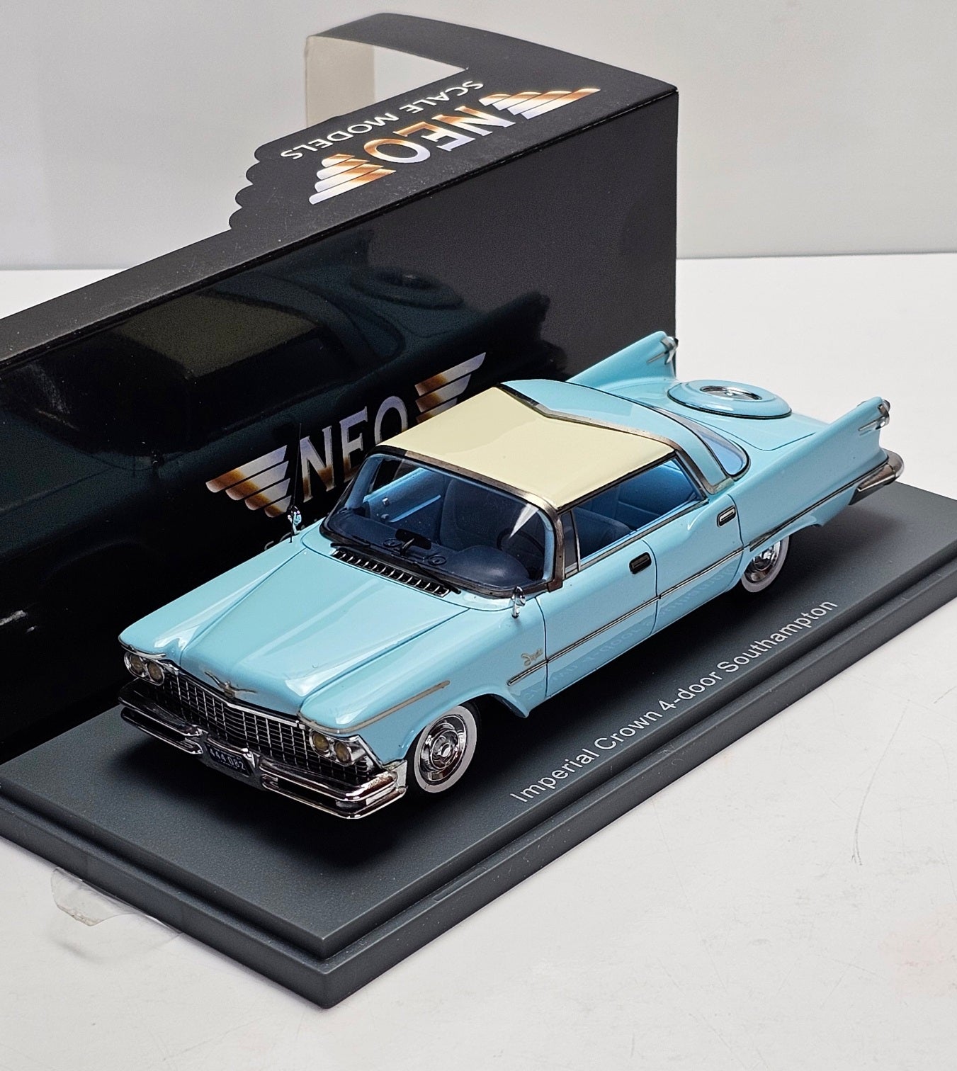 NEO 1:43 SCALE MODELS - IMPERIAL - CROWN SOUTHAMPTON 4-DOOR 1957