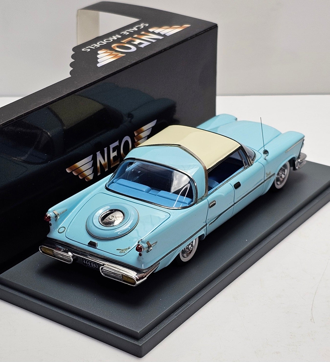 NEO 1:43 SCALE MODELS - IMPERIAL - CROWN SOUTHAMPTON 4-DOOR 1957