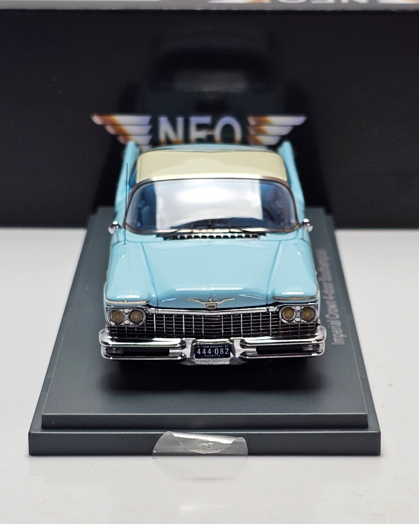 NEO 1/43 インペリアル クラウン 4−ドア サウザンプトン 1957 NEO 1:43 SCALE MODELS - IMPERIAL - CROWN SOUTHAMPTON 4-DOOR 1957