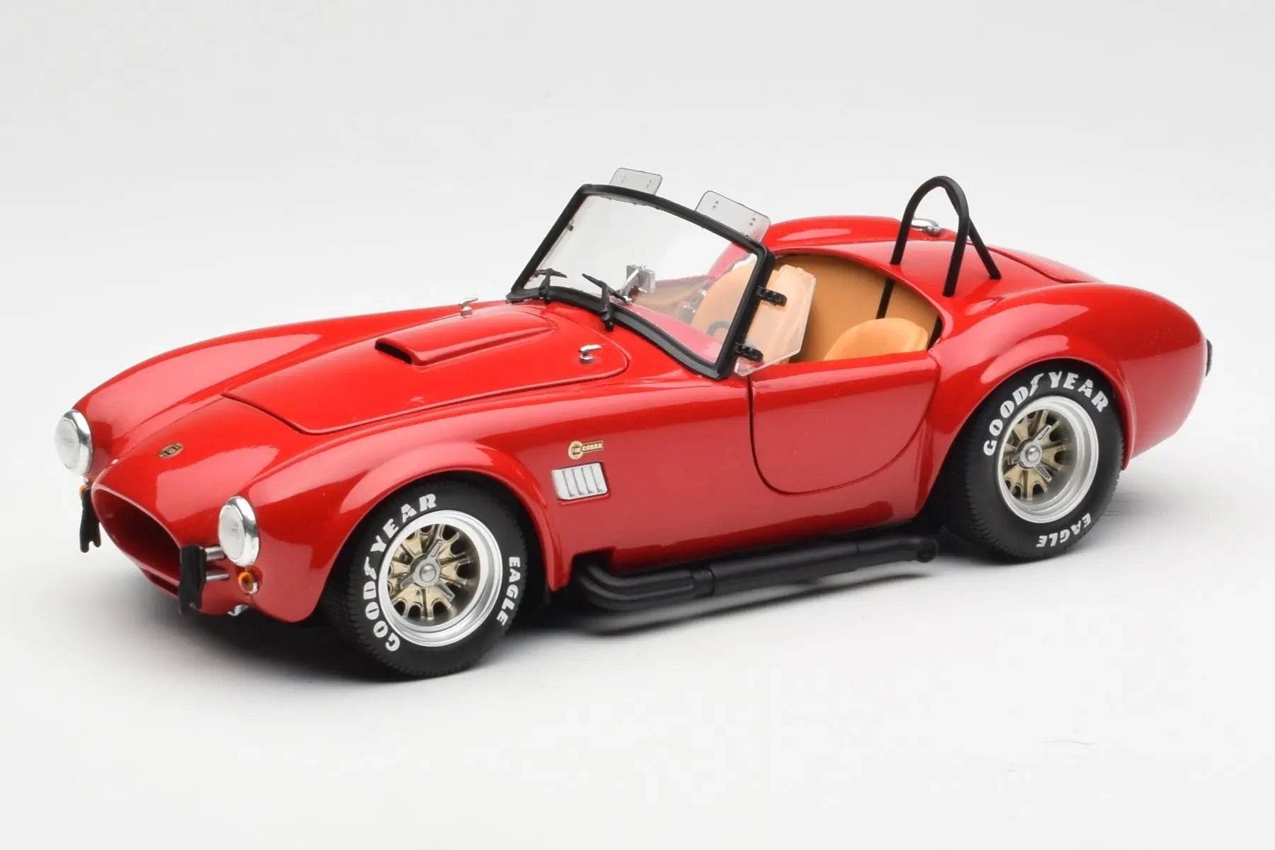 Kyosho 1:18 Shelby Cobra 427 S/C Roadster Red