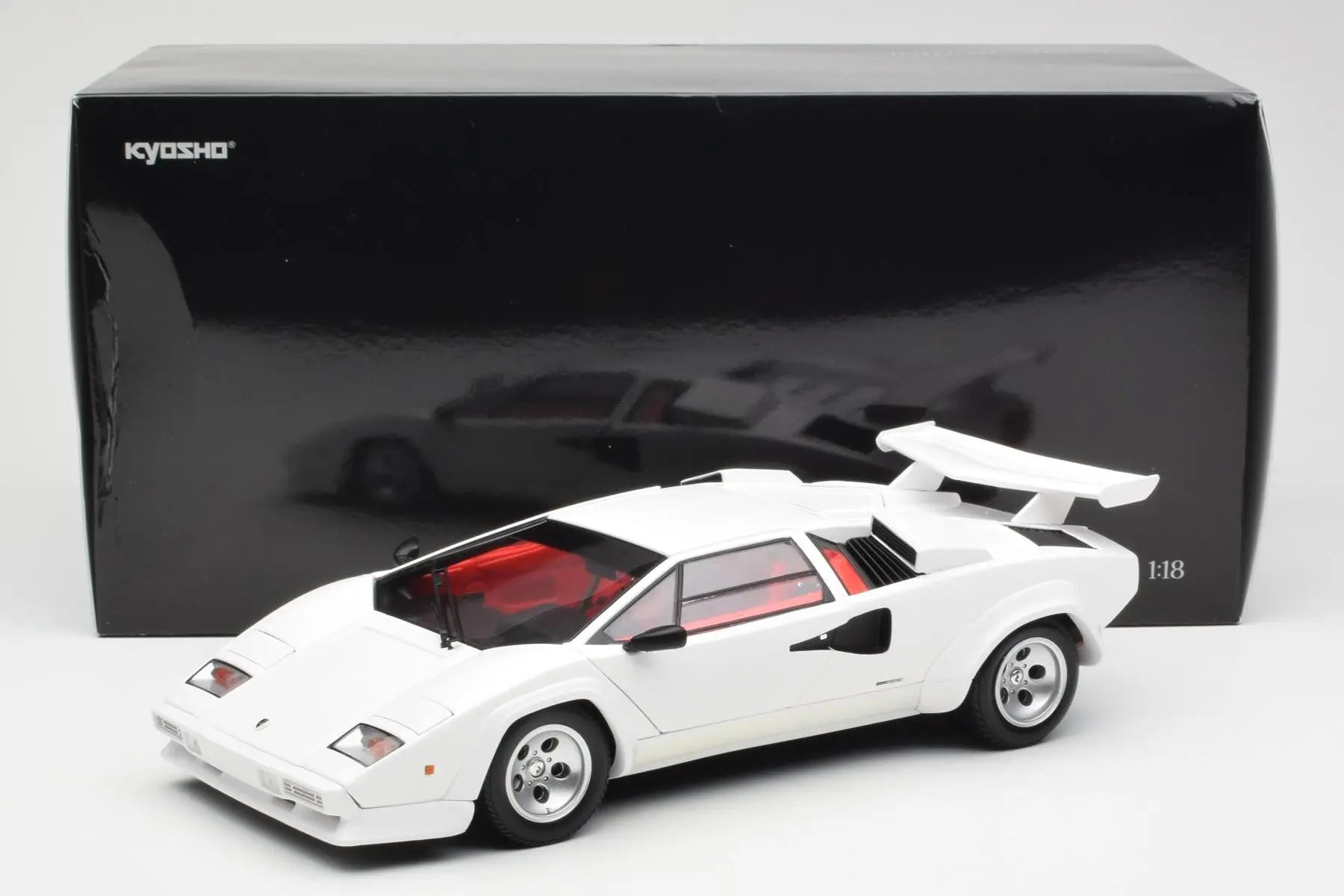Kyosho 1:18 Lamborghini Countach LP500S White