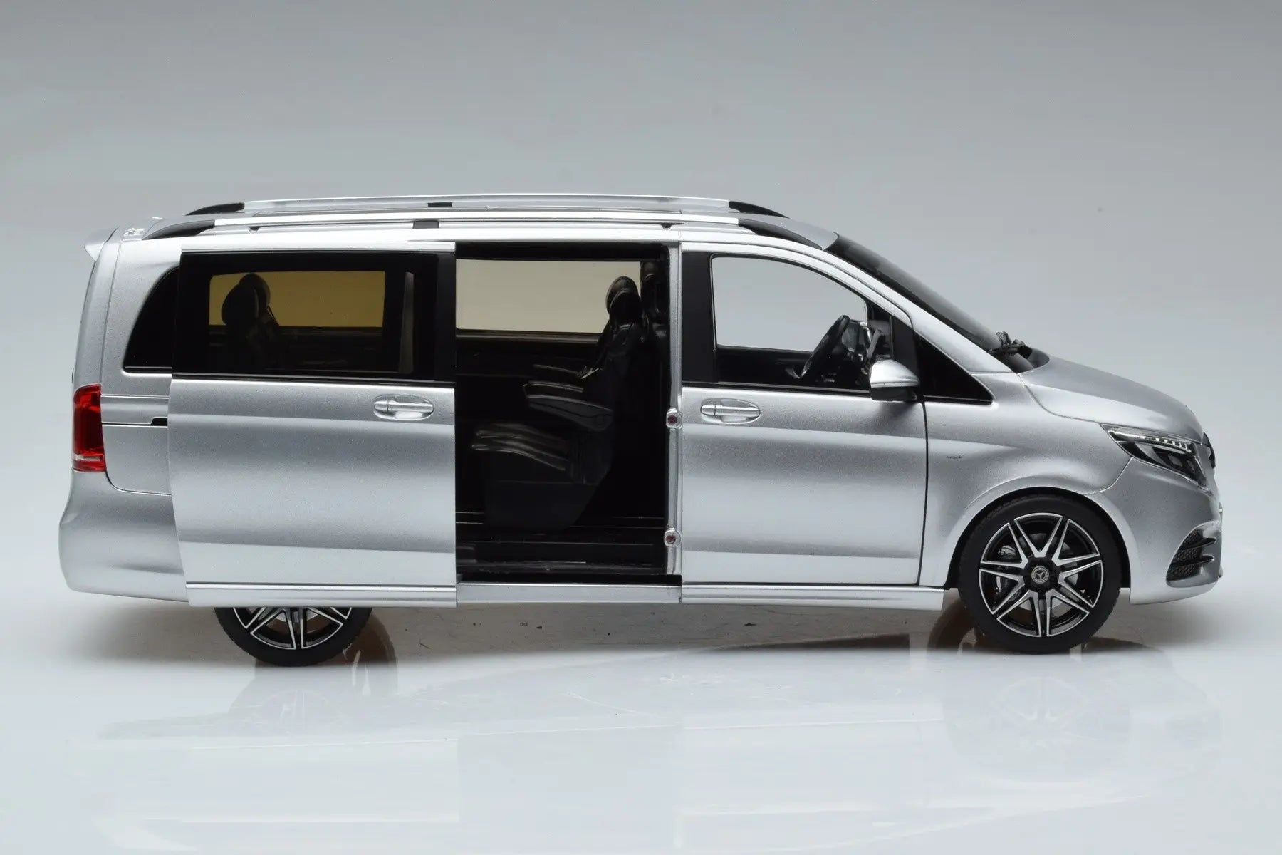Norev 1:18 Mercedes V Class V260 AMG Line Silver