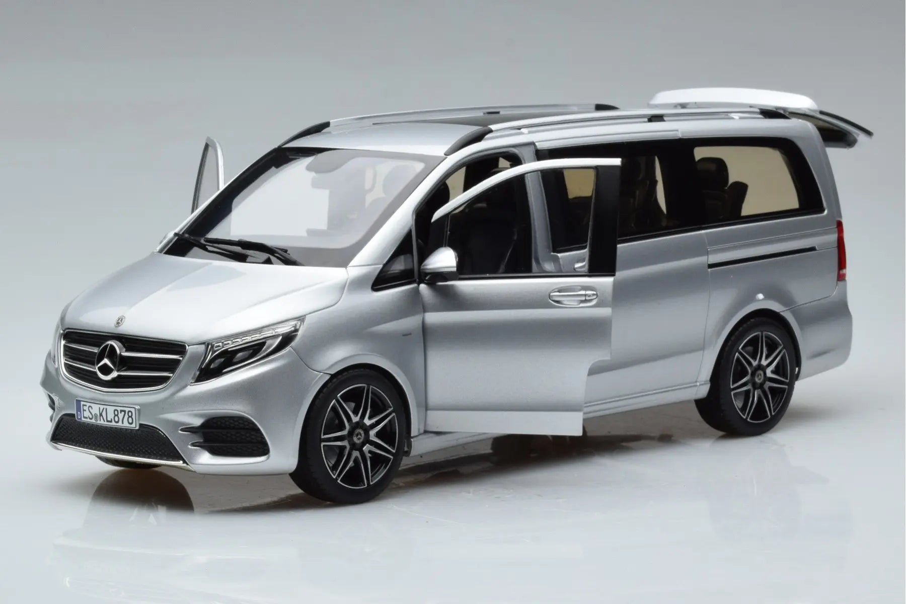Norev 1:18 Mercedes V Class V260 AMG Line Silver
