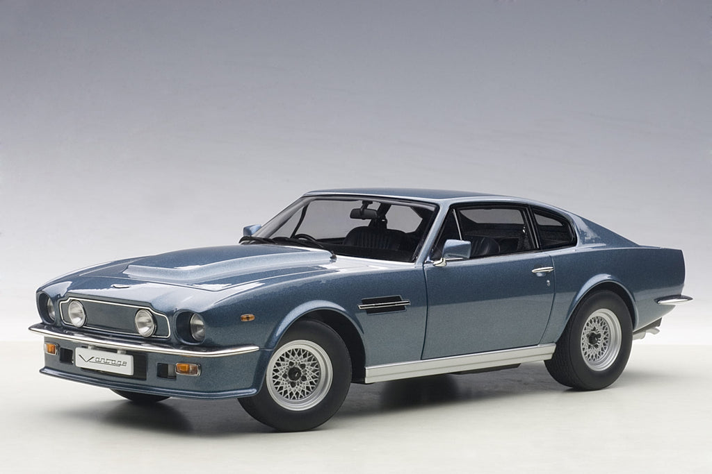 Autoart 1:18 Aston Martin V8 Vantage 1985 (Chichester Blue)