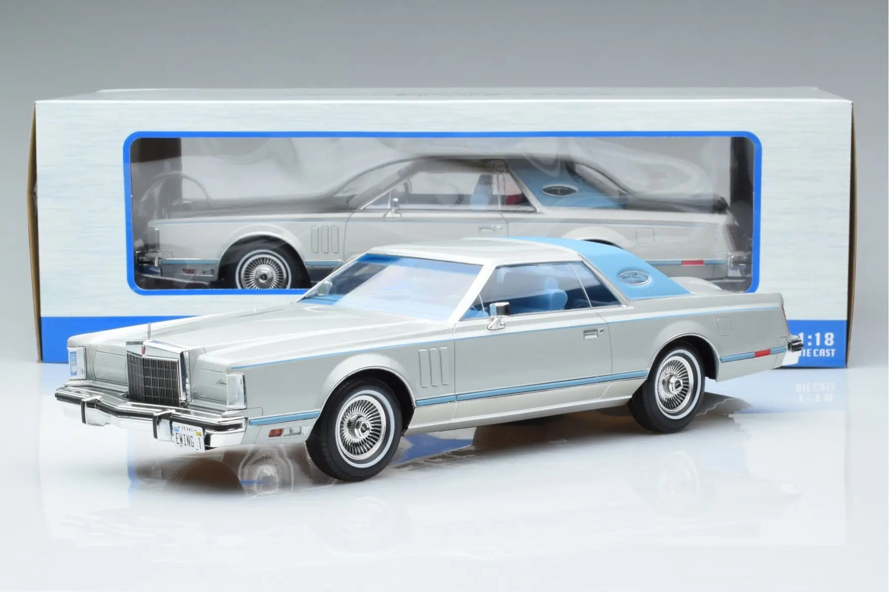 MCG 1:18 Lincoln Continental Mark V 1978 Silver- lightblue