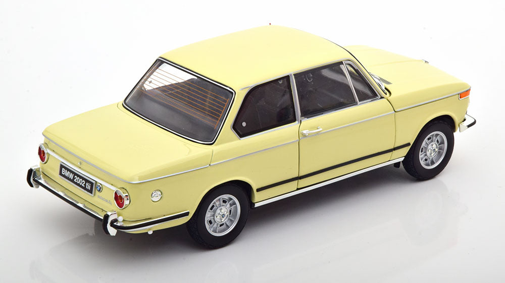 Kyosho 1:18 BMW 2002 tii 1972 creme