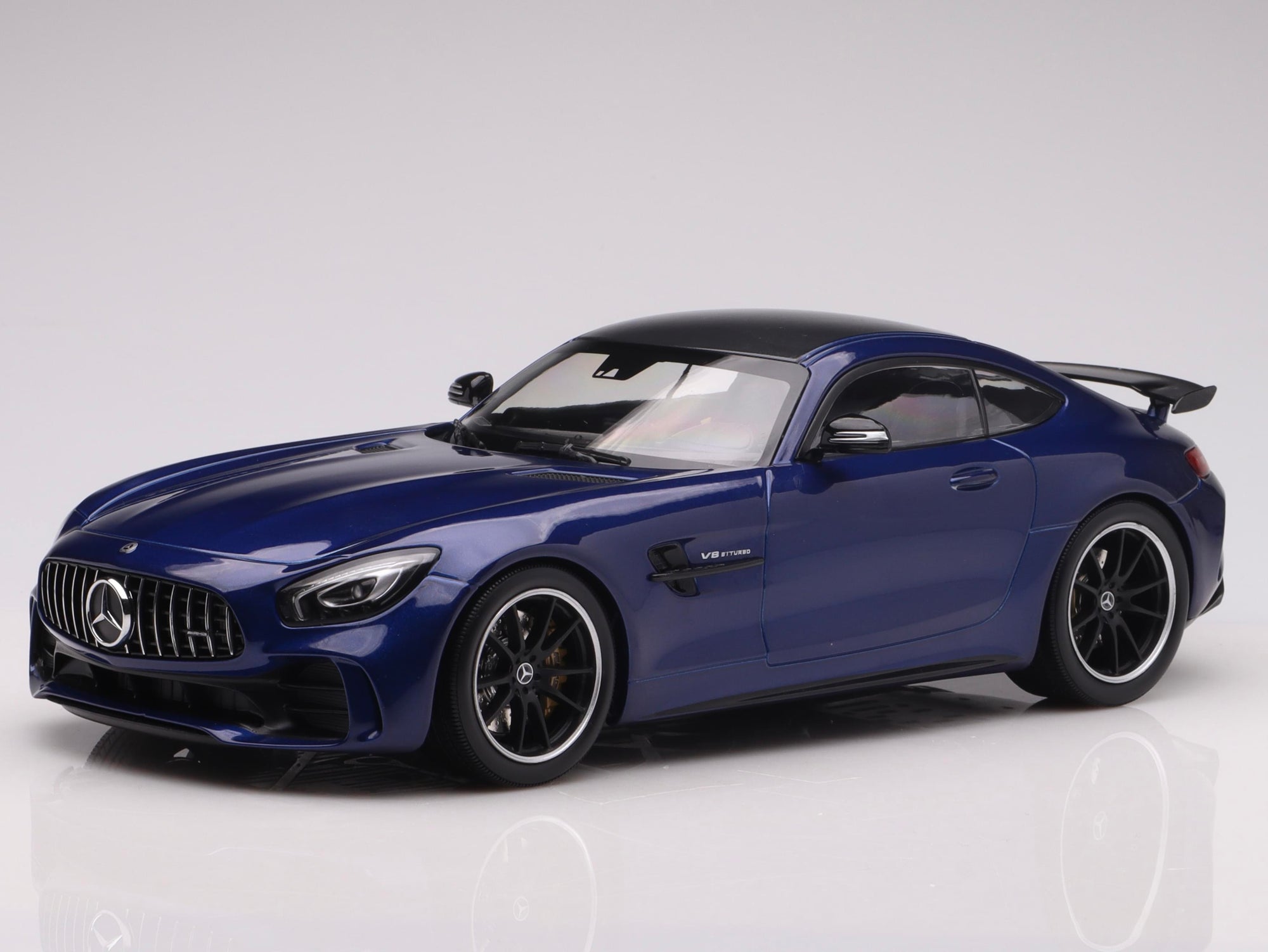 Minichamps 1:18 Mercedes-Benz AMG GT-R – 2017, blue