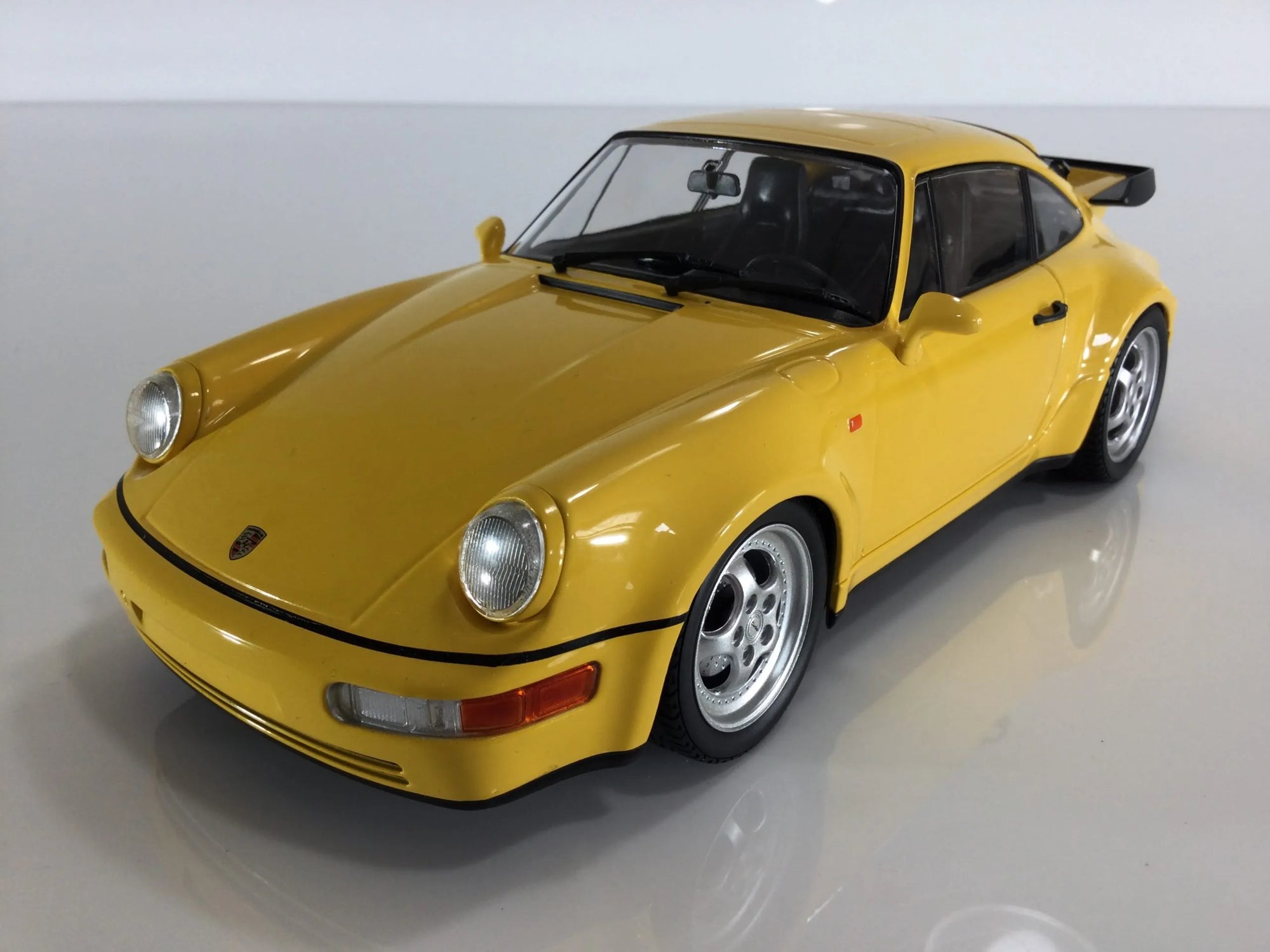 MINICHAMPS 1:18 - PORSCHE - 911 964 TURBO COUPE 1990 yellow