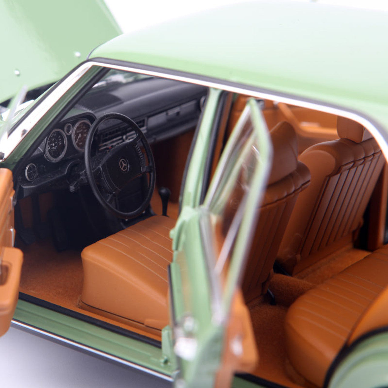 Norev 1:18 1973 Mercedes-Benz 200 W115 (Green)