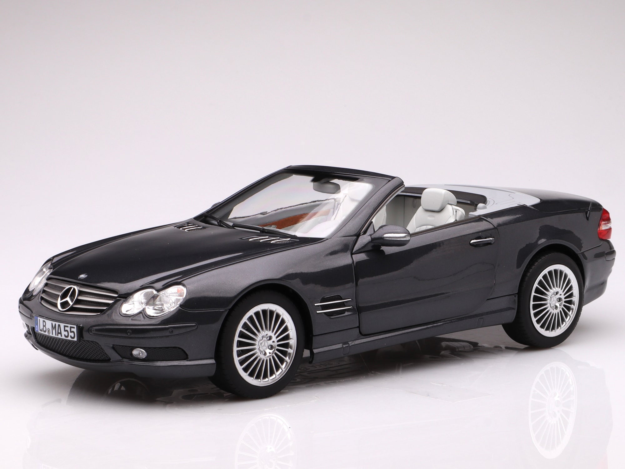 Norev 1:18 Mercedes SL 55 AMG (R230), black metallic with removable roof Dealer Edition
