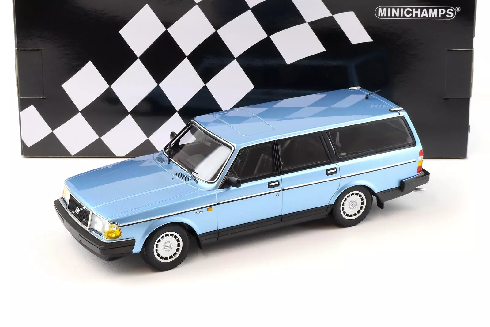 Minichamps 1:18 Volvo 240 GL Breaking Estate Metallic Blue
