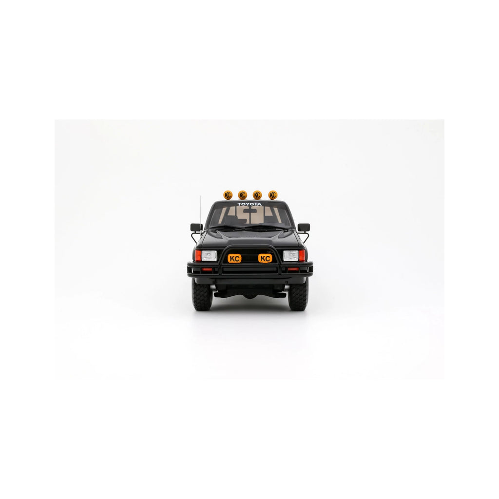 Ottomobile 1:18 Toyota Hilux SR5 Glossy Black 202 1985
