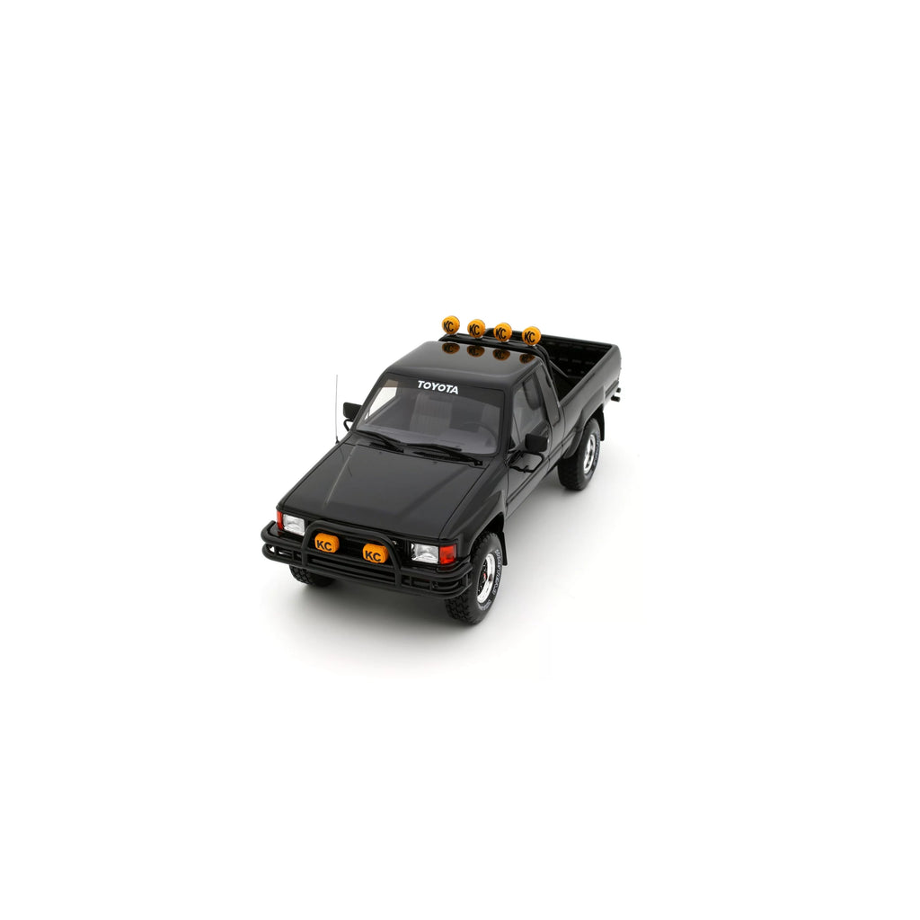 Ottomobile 1:18 Toyota Hilux SR5 Glossy Black 202 1985